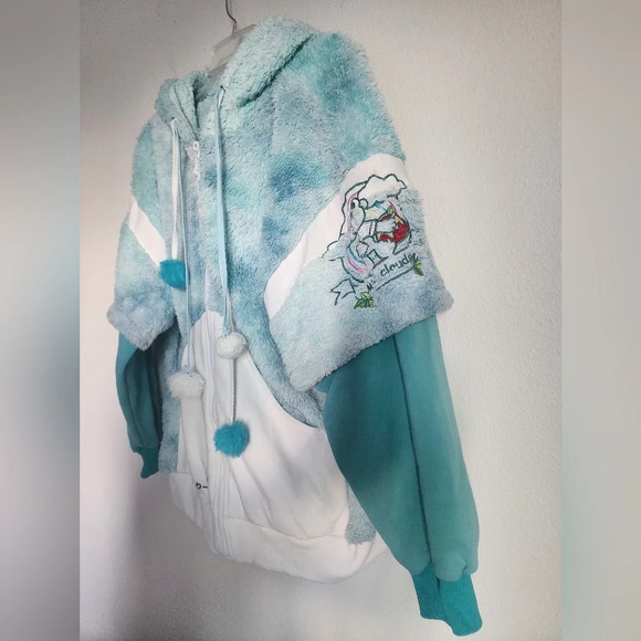 Micotaku Women's Zip Front Hoodie, Mint Couds pattern. Front angle pockets. S/M - Picture 4 of 14